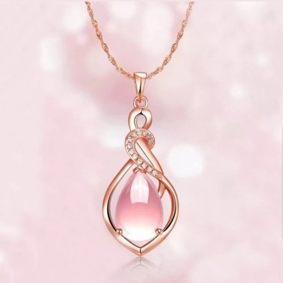 everrealli Jewelry - New rose gold necklace Crystal pink pendant
